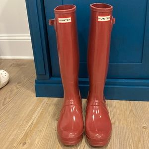 Tall Hunter Boots (Magenta)worn3 or 4x.a little rubbing on top back in picture
